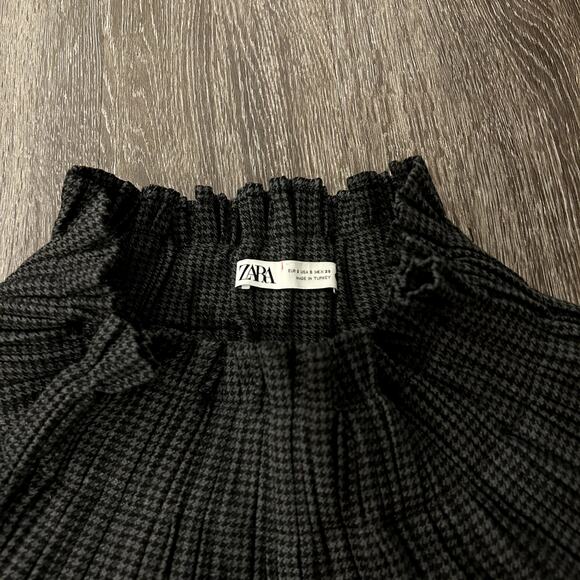 EUC Zara Pleated Houndstooth Mini Skirt Black Gray Ruffled Waist Size Small - Picture 7 of 16